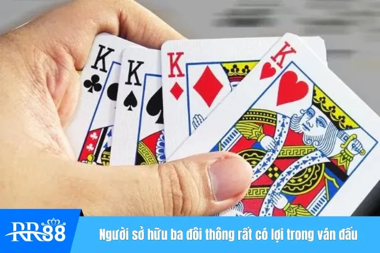 Người sở hữu ba đôi thông rất có lợi trong ván đấu